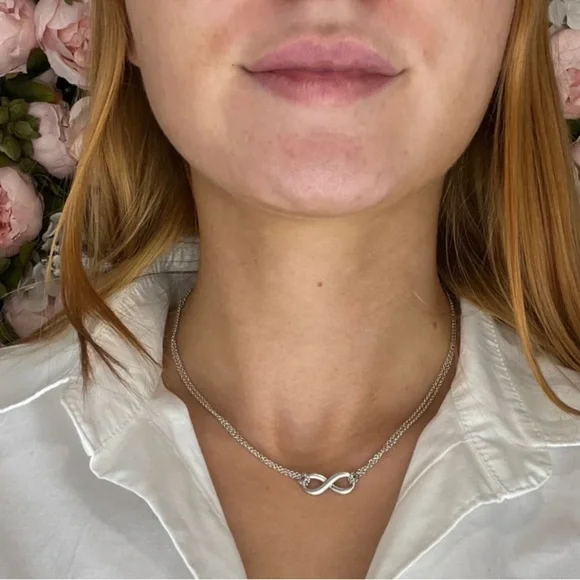 ❤️ Tiffany & Co. ❤️ Infinity Pendant 🤍 - Picture 8 of 12